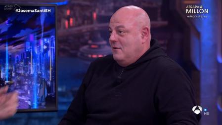 Santiago Urrialde lleva la cuenta de todas las enfermedades que ha sufrido Josema Yuste durante la gira: 