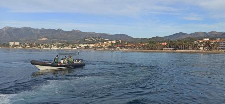 Imagen de uno de los días de búsqueda de restos de la mujer asesinada y arrojada al mar sin cabeza ni manos en Marbella