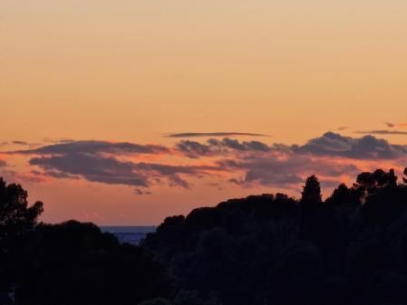 Atardecer en Barcelona desde el mirador de las Tres Creus del Park Güell.