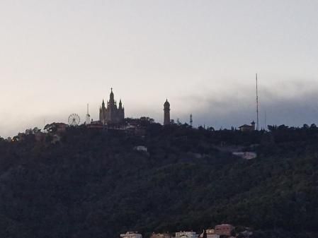 Atardecer en Barcelona desde el mirador de las Tres Creus del Park Güell.