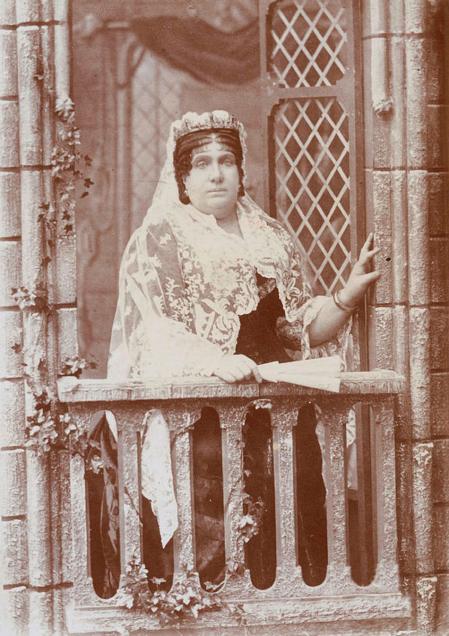 Isabel II durante su exilio en París, década de 1870