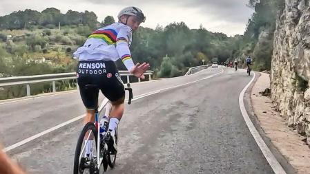 La fuerza se traduce en la potencia que se aplica sobre los pedales.