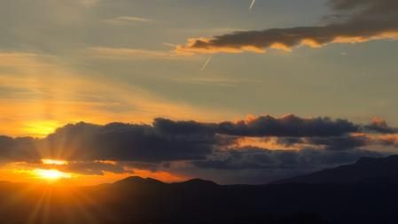 Puesta de sol de invierno en Mijas Pueblo.