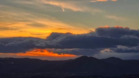 Puesta de sol de invierno en Mijas Pueblo.