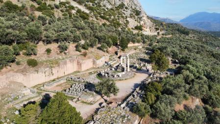 Vista general de los restos arqueológicos de Delfos