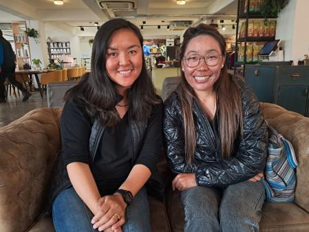 Pasang Lhamu y Nima Doma, el pasado noviembre,fotografiadas en Katmandú