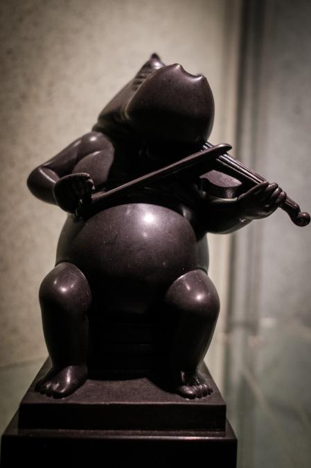 Visita a los almacenes del Museu Deu de El Vendrell, que almacena una colección de animales fantásticos del escultor Josep Granyer