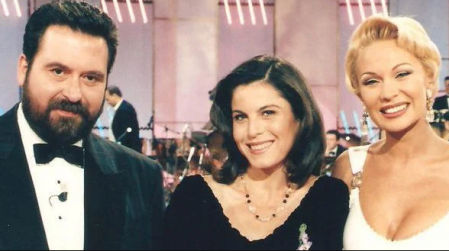 Presentó varios programas de televisión.