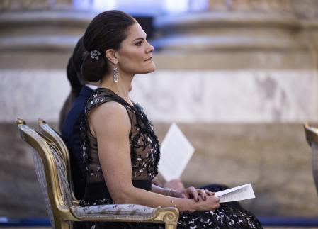 Detalle del look de Victoria de Suecia