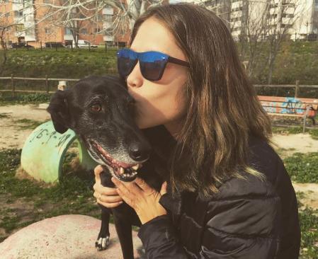 Se dedica a adiestrar perros.