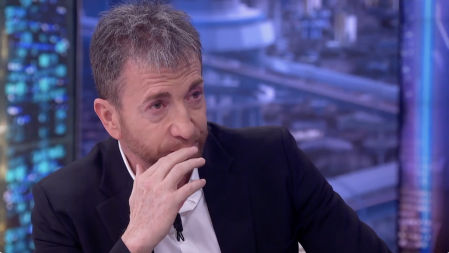 Pablo Motos, muy emocionado al escuchar la historia de amor de Miguel Ángel Revilla con su mujer