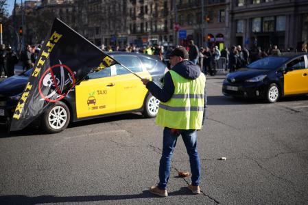 El sector se moviliza para exigir que la policía sancione a los vehículos VTC que operan sin licencia