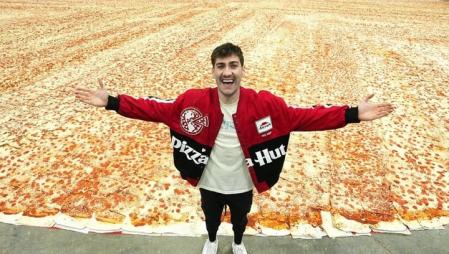 La creación es obra de la cadena de pizzerías estadounidense Pizza Hut