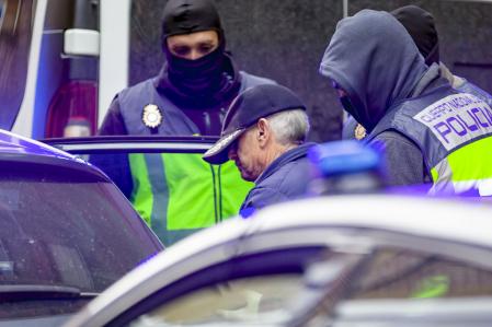 La Policía Nacional registra la casa un jubilado de 74 años en Miranda de Ebro