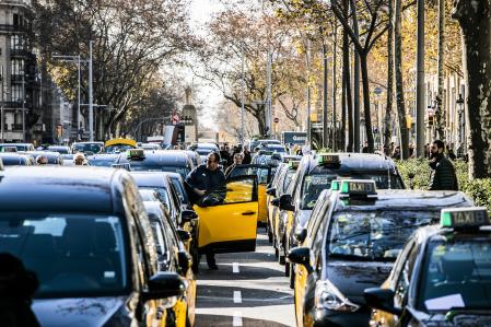 Los taxis han colapsado la Gran Via durante cuatro horas