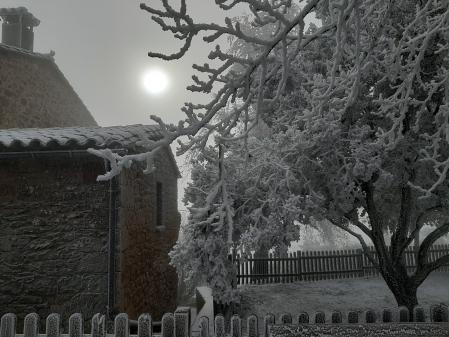 Postal invernal en el santuario de Pinós.