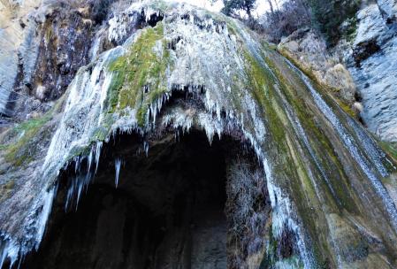 Pocas agua y mucho hielo en el Salt del Mir.
