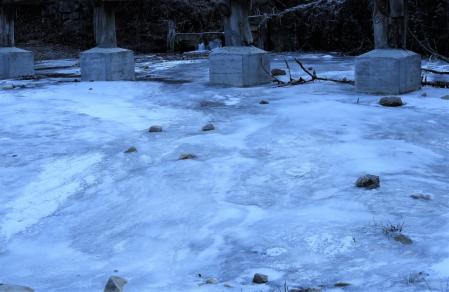 Pocas agua y mucho hielo en el Salt del Mir.