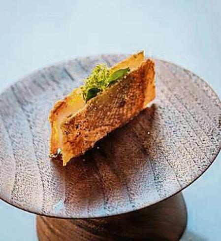 Tostada de ceviche y pez limón