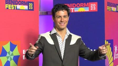 Alfred García durante la Alfombra Naranja del Benidorm Fest 2023