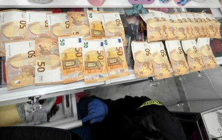 Billetes intervenidos en el operativo antidroga en Campclar de Tarragona
