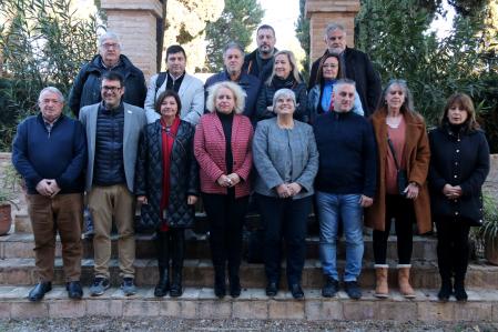 Alcaldes, presidentes comarcales y representantes económicos y vecinales tras anunciar la protesta.