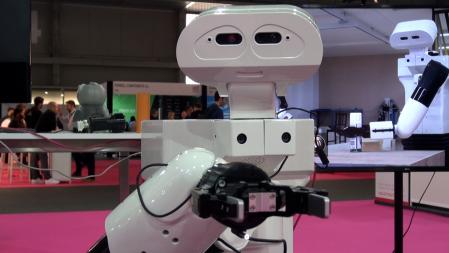 Tiago es un prototipo de robot capaz de manipular cualquier objeto a través de su control a distancia.