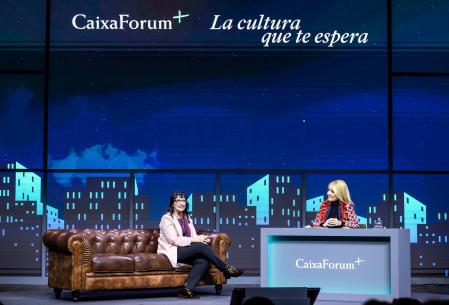 Elisa Durán (izquierda), directora general adjunta de la Fundación La Caixa, y la actriz Cayetana Guillén Cuervo en la presentación de CaixaForum+