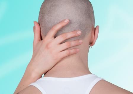 carta de amor accidentada: En 'Dear D' (2015), Marge Monko explica cómo se escribe una carta de amor hoy en día: con interrupciones: consultando el mail, google...