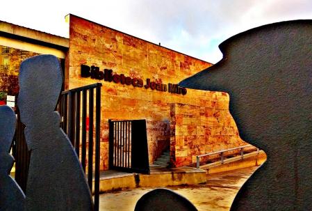 Los lectores perpetuos de la Biblioteca Joan Miró.