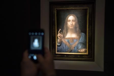 NEW YORK, NY - NOVEMBER 15: A visitor takes a photo of the painting 'Salvator Mundi' by Leonardo da Vinci at Christie's New York Auction House, November 15, 2017 in New York City. The coveted painting is set to be auctioned off on Wednesday night and has been guaranteed to sell for over $100 million.(Drew Angerer/Getty Images)
== FOR NEWSPAPERS, INTERNET, TELCOS & TELEVISION USE ONLY ==