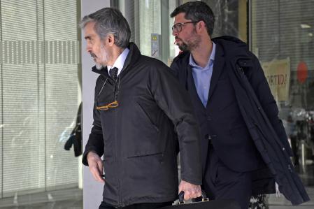 Cristóbal Martell y Arnau Xumetra a la salida de la Ciutat de la Justícia, ayer