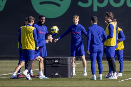 De Jong participando en el entrenamiento
