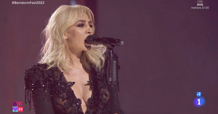 Mónica Naranjo ha sido la encargada de amenizar la velada durante las votaciones