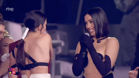 Chanel junto a Blanca Paloma, la representante de España en Eurovisión