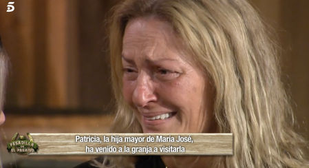 María José no ha podido evitar derrumbarse al ver a Patricia quien le pedía que se tranquilizara