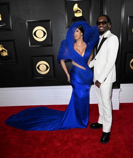 Cardi B y Off Set en la alfombra roja de los Grammy