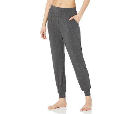 Pantalones jogger Amazon Essentials.