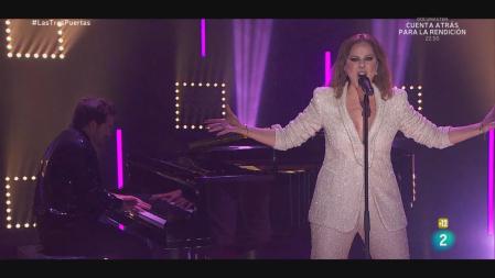 Pastora Soler cantando