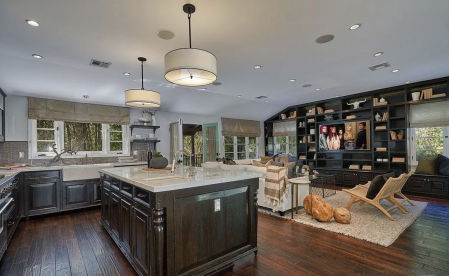 La cocina, con isla de chef.