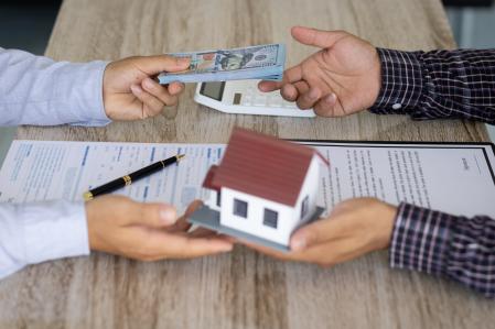 Vender mi parte de la casa a otro de los herederos