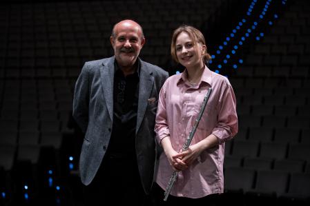 Jorge Perdigón, director del Festival de Música de Canarias, con la flautista de la Sinfónica de Kyiv Olha