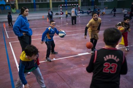 Entrenamiento de la escuela de baloncesto de la UB LLefià