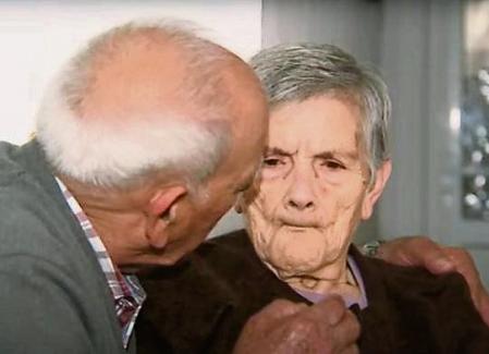 Cecilio denuncia la situación de desamparo con su mujer, que sufre Alzheimer: 12 años esperando una residencia