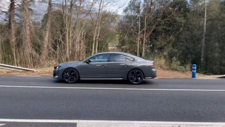 El Peugeot 508 PSE está disponible con esta estructura tipo berlina sedán, pero también con una mas funcional carrocería familiar.