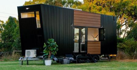 Airlie, la acogedora minicasa rodante de diseño para llevar el hogar a cualquier parte.