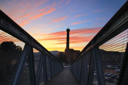 Puesta de sol en la Fàbrica del Sucre de Vic.