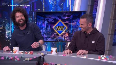 Juan y Damián abandonaron por unos minutos su papel de Trancas y Barrancas para salir de debajo de la mesa de 'El Hormiguero'