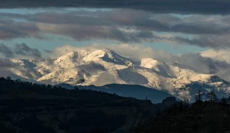 Se abre el telón del Puigmal nevado.