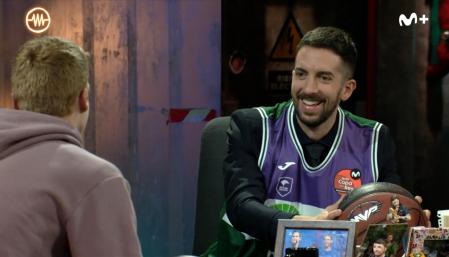 David Broncano con la camiseta del Unicaja en 'La Resistencia'